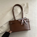 Dunkelbraune Retro-Tasche aus glänzendem Leder mit dekorativem Schleifendetail - Hellbraun
