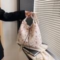 Chic floral seersucker tote bag with drawstring closure and bubble texture for women - Pink