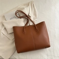 Grand sac cabas marron en similicuir mat avec coutures verticales et design spacieux - Marron