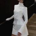 Elegante vestido corto blanco de manga larga con cuello alto y cintura entallada dama - S / Blanco