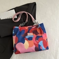 Elegante borsa tote patchwork con tracolla in pelle rosa e dettagli in catena - Rosa