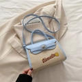 Borsa a tracolla in tela blu e beige con ricamo timeto e chiusura in metallo - Blu