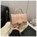 Bolso bandolera rosa con textura de cocodrilo, cadena de metal y asa superior elegante - Rosa