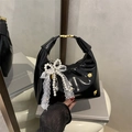 Bolso de charol negro con lazo de perlas y dije de encaje para mujer moderno - Con Colgante / Negro