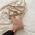 Bolso bandolera rosa minimalista con colgante de perro y correa de hombro ajustable - Rosa