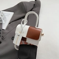 Bolso de mano chic en blanco y marrón de cuero con herrajes dorados y correa ajustable - Marrón