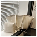 Détail du sac cabas crème avec petite pochette, gaufrage mode et texture en similicuir doux - Blanc