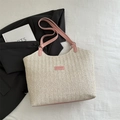 Elegante borsa tote in paglia beige con manici in pelle rosa ed etichetta alla moda - Rosa
