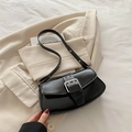 Bolso de hombro negro minimalista para mujer con hebilla plateada y correa ajustable fina - Negro