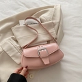 Bolso de hombro de cuero PU rosa con hebilla plateada vintage y correa delgada - Rosa