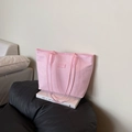 Bolso tote rosa con textura tejida, correas finas y gran capacidad para mujer actual - Rosa