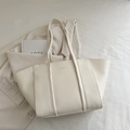 Grand sac cabas beige minimaliste avec lettrage fashion et doubles lanières - Blanc