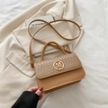Sac bandoulière marron clair chic avec rabat croco et détail logo M métallique - Khaki