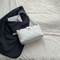 Borsa tote trapuntata bianca con tracolla a catena argento e chiusura in metallo - Bianco