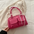 Sac à bandoulière rose fuchsia avec nœuds en dentelle et doubles poches avant - Fuchsia