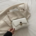 Borsa a tracolla bianca minimalista da donna con elegante chiusura a scatto in metallo dorato - Bianco