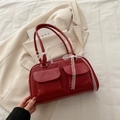Sac polochon vintage rouge foncé avec nœuds en dentelle blanche et poches - Rouge