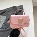 Sac à main vintage rose avec boucle métallique M dorée et bandoulière élégante - Rose