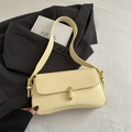 Bolso de hombro minimalista amarillo crema en cuero con cierre giratorio dorado - Amarillo