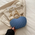 Borsa a cuore in denim blu con manico dorato e tracolla a catena raffinata - Blu