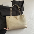 Schicke beige Stroh-Tragetasche mit Goldkette, Lederboden und Hirsch-Anhänger - Khaki
