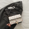 Borsa a tracolla bianca con stampa ciliegie, finiture dorate e cinturino nero - Nero