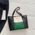 Bolso tote tricolor negro, crema y verde con asas largas para hombro de cuero suave - Verde