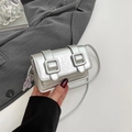 Mini borsa a tracolla argento con texture pietra, cinturini e dettaglio catena lilla - Argento