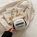 Piccola borsa a tracolla a forma di rugby in pelle PU bianca con catena d'oro - Bianco