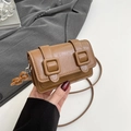 Mini borsa quadrata retrò marrone in pelle screpolata con catena in resina - Marrone