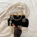Borsa vintage in tessuto nero con ricamo floreale bianco e cornice in metallo dorato - Nero