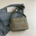 Sac bandoulière en nylon vert armée avec compartiments et sangle réglable - Vert