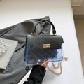 Bolso bandolera de PVC azul translúcido con solapa negra y cierre dorado de lujo - Negro