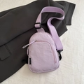 Marsupio minimalista in nylon lavanda con tracolla regolabile e zip frontale liscia - Viola
