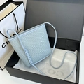 Bolso cubo azul claro trenzado elegante con correa larga y textura de tejido de moda - Azul