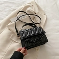 Zwarte gewatteerde crossbody tas met chique ketting en verstelbare leren riem - Zwart