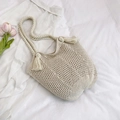 Grande borsa a tracolla beige lavorata all'uncinetto con frange e manici in corda spessa - Bianco Sporco