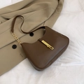 Sac sous le bras minimaliste en cuir marron avec boucle dorée et chaîne élégante - Marron
