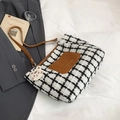 Zwart-witte tweed shopper met bruine leren handvatten en een tijger hanger - Met Hanger / Bruin