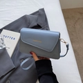 Modische Damen Umhängetasche in Graublau und Grau mit gewebtem Patchwork und Goldbeschriftung - Blau
