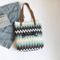 Bolso tote de paja con diseño de zigzag azul y bordado Summer con asas de cuero - Azul y Marrón