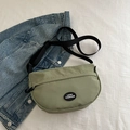 Avocado-grüne Nylon-Gürteltasche in Halbmondform mit Lucky Fashion Gummi-Logo-Patch - Grün