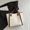 Bolso tote beige con adornos marrones y correas de hombro para estilo minimalista - Blanco