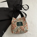 Mini bolso saco de jacquard floral en coral y azul con parche verde y asa negra - Broca Floral (Estilo 3)