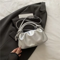 Bolso nube fruncido plateado metalizado con asas redondas y correa de hombro ajustable - Plateado