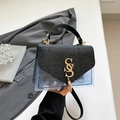 Borsa a tracolla in PVC blu con patta glitterata nera e fibbia a S dorata - Nero