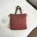 Borsa tote rosa scuro minimalista con tracolla a righe e coulisse laterale regolabile - Rosa