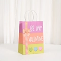Papiertüte in Rosa und Orange mit 'BE MY VALENTINE' Aufdruck und bunten Herzen - Dreifarbiges Patchwork Geständnis (568-5)