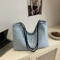 Borsa tote in tela azzurra con ricamo Hello e manici in pelle nera per il pendolarismo - Azzurro