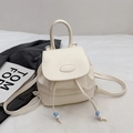Mini zaino bianco crema in ecopelle con chiusura a coulisse e dettaglio di perle blu - Bianco